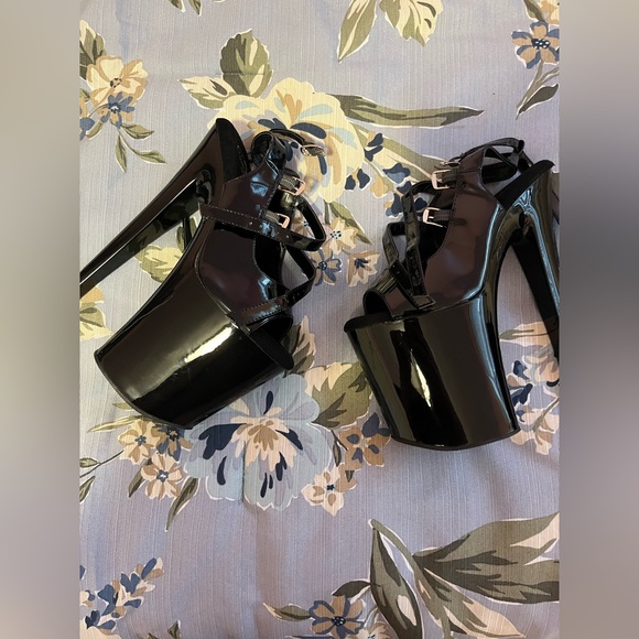 PLEASER
Xtreme-873 - Picture 6 of 13